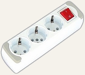 Розетка-колодка тройная с заземляющим контактом и выключателем SM 25 1 11 331